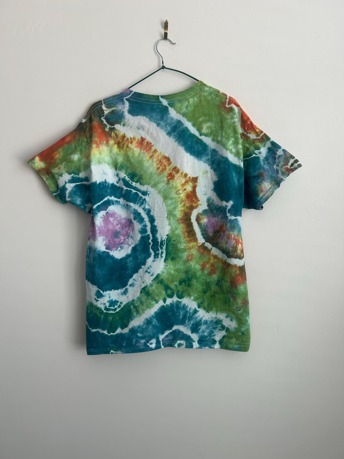 Unisex Small Geode Tie Dye – Youth XL Tag – Rainbow Liquid Dye Shirt