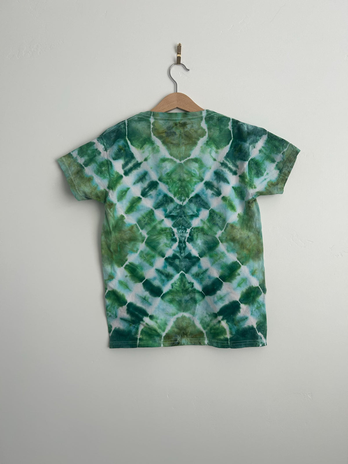 Youth Medium Green Diagonal Tie Dye Shirt - Hand Dyed Fruit of the Loom Tee