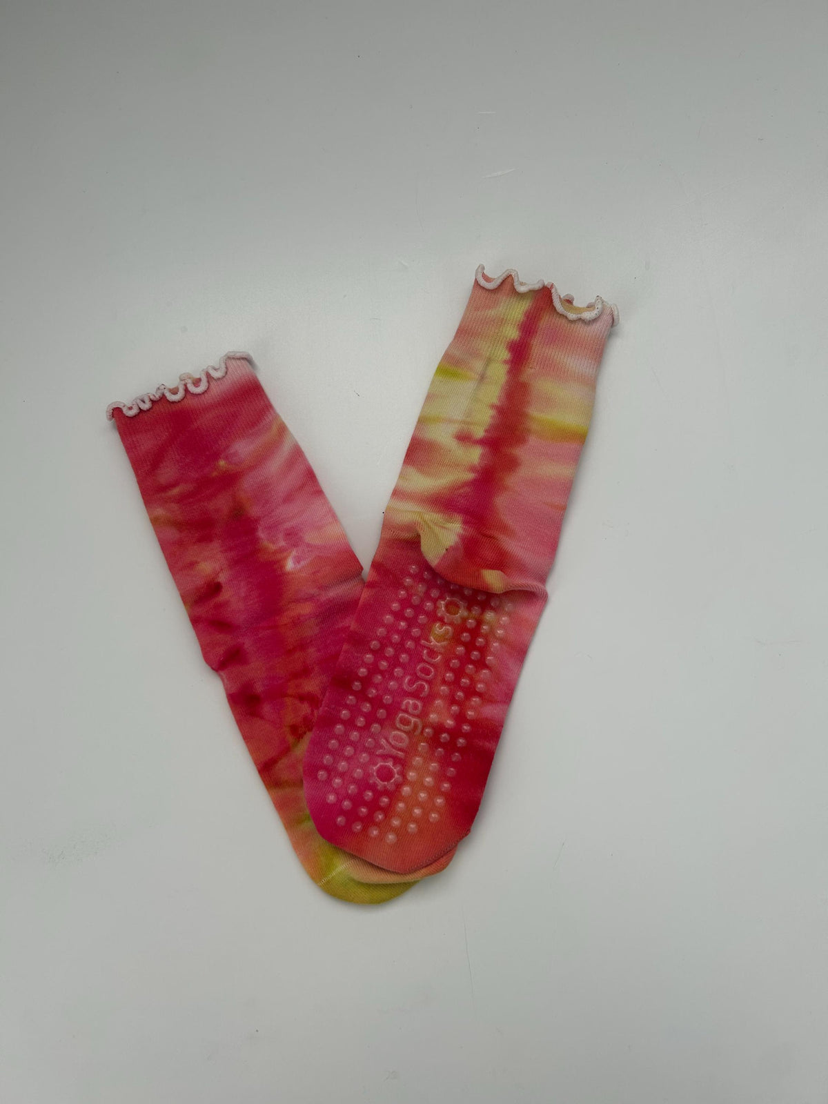 Lime & Hot Pink Tie Dye Grip Socks – Women’s Ice Dyed Ruffle Crew (Size 6–9)