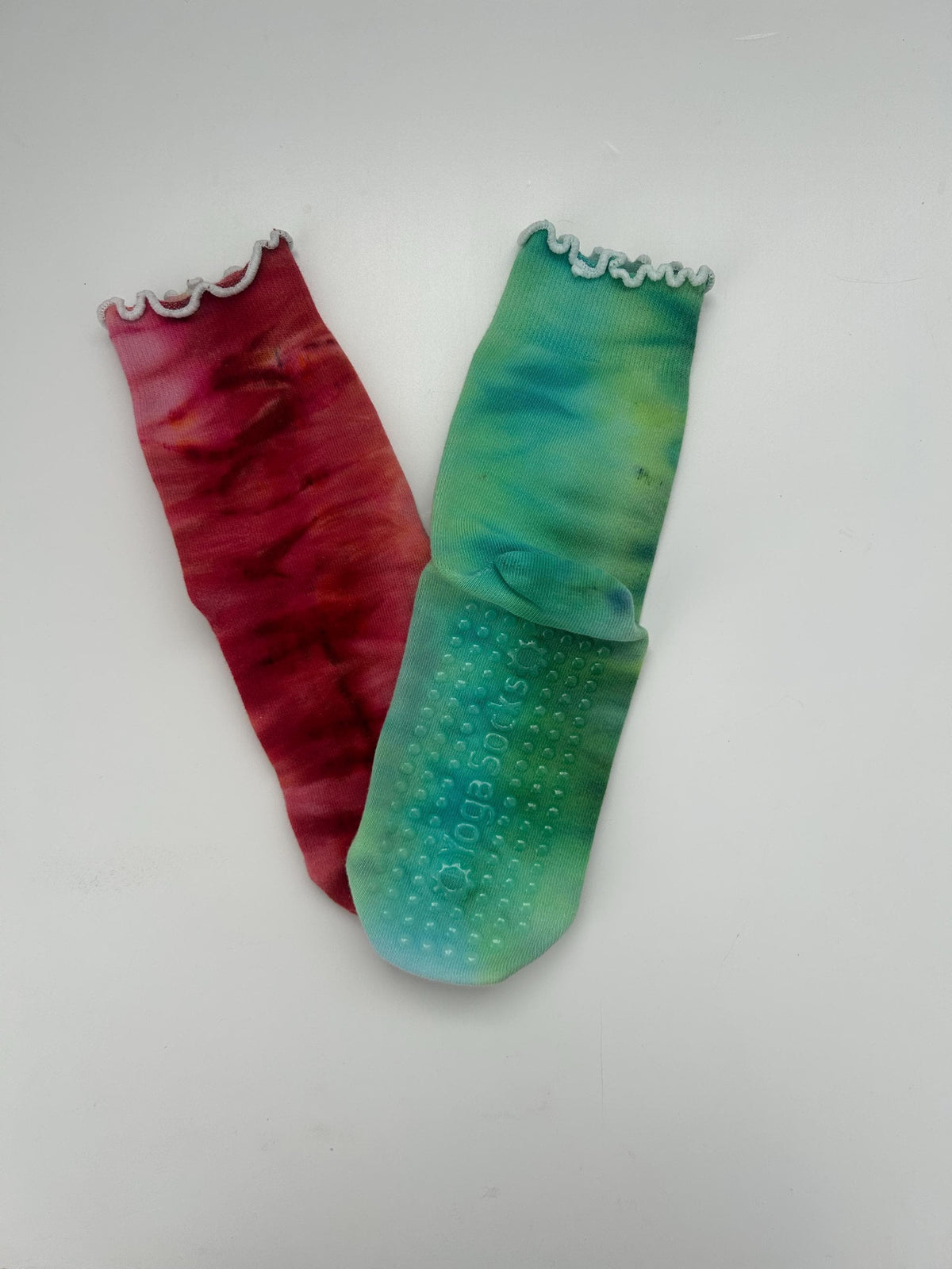 Red and Green Tie Dye Grip Socks – Women’s Ice Dyed Ruffle Crew (Size 6–9)