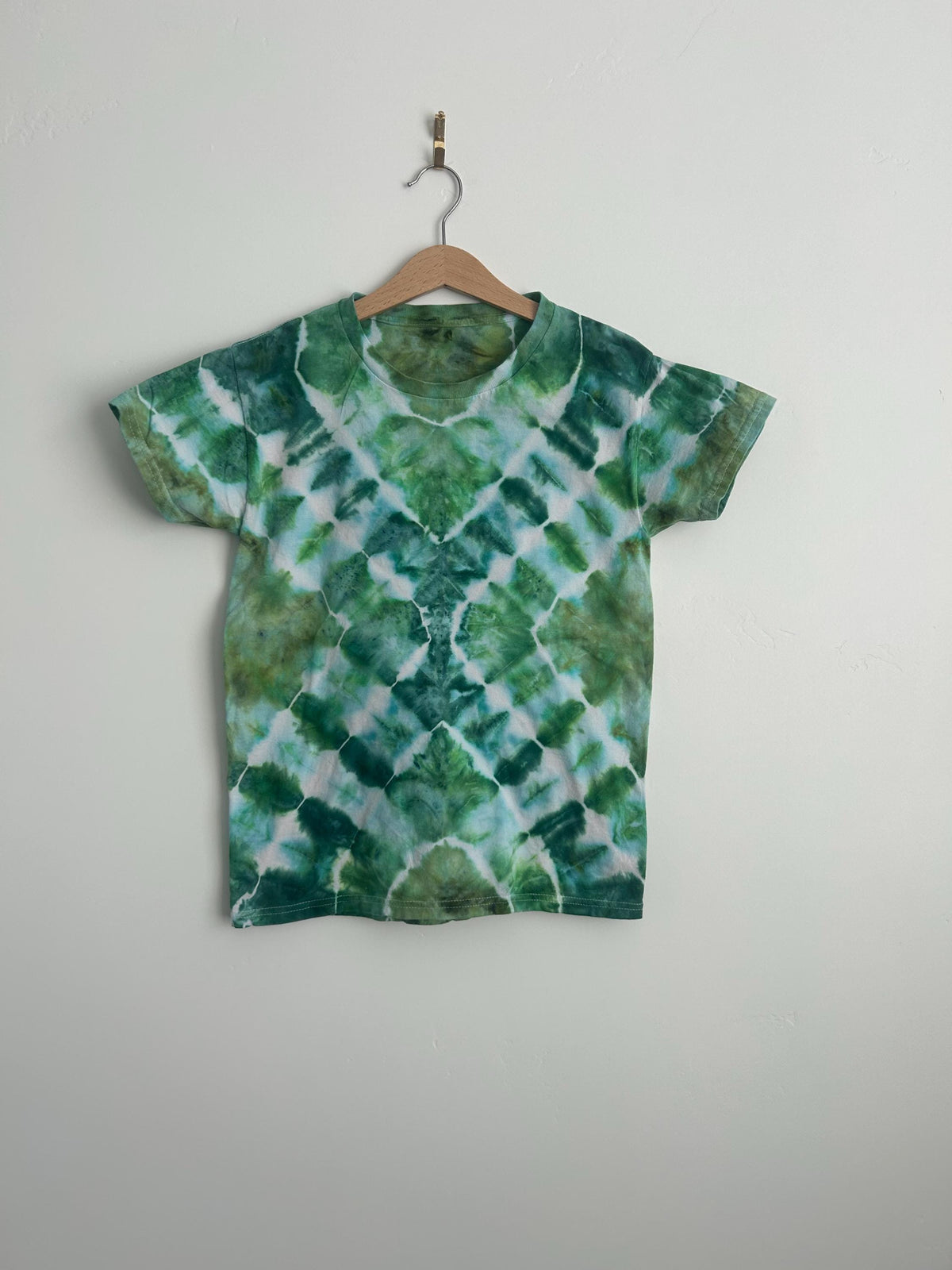 Youth Medium Green Diagonal Tie Dye Shirt - Hand Dyed Fruit of the Loom Tee