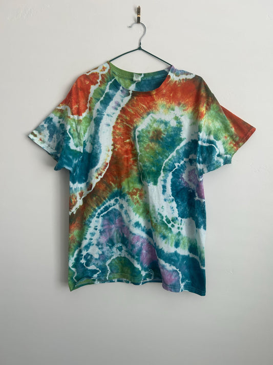Unisex Small Geode Tie Dye – Youth XL Tag – Rainbow Liquid Dye Shirt