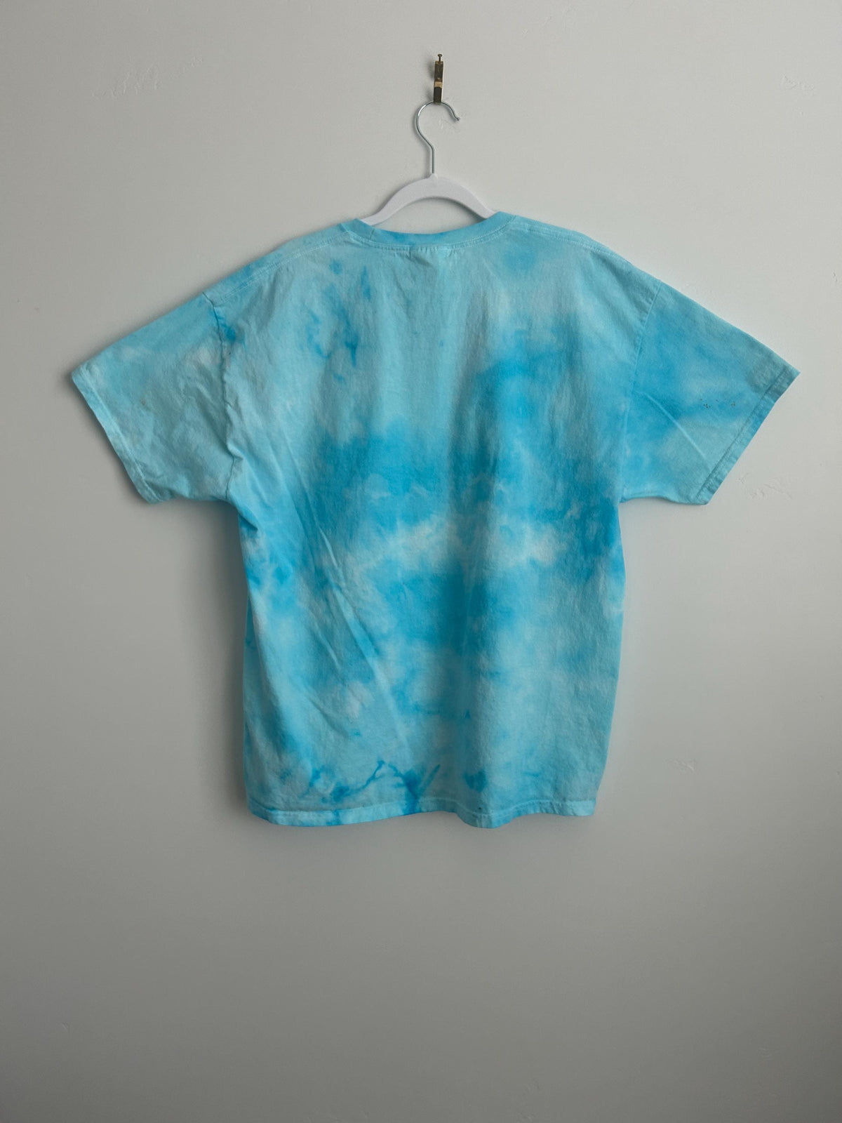 Hand-Dyed Blue Kaleidoscope Tie-Dye Shirt – Hanes Unisex XL | Ice-Dye Tee in Sky & White