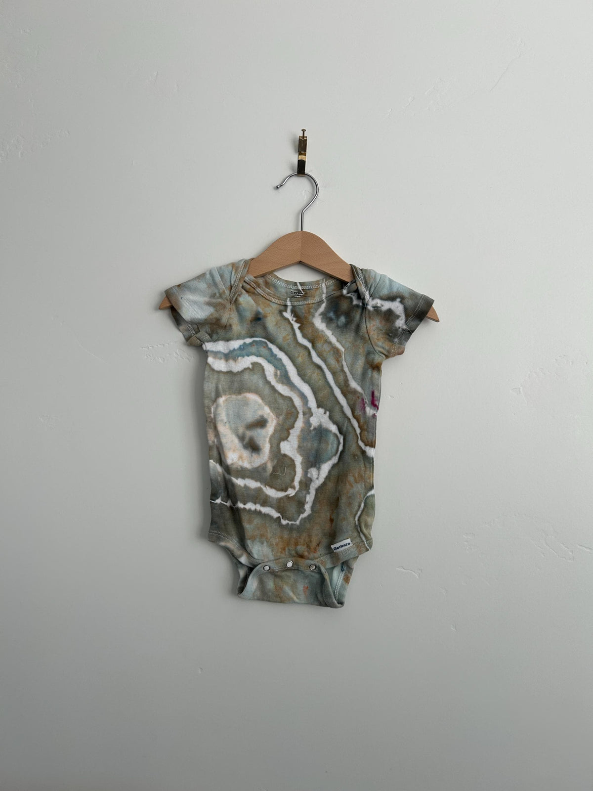 12 Month Tie Dye Baby Onesie – Hand Dyed Ice Dye Bodysuit in Neutral Earth Tones – One-of-a-Kind Infant Outfit