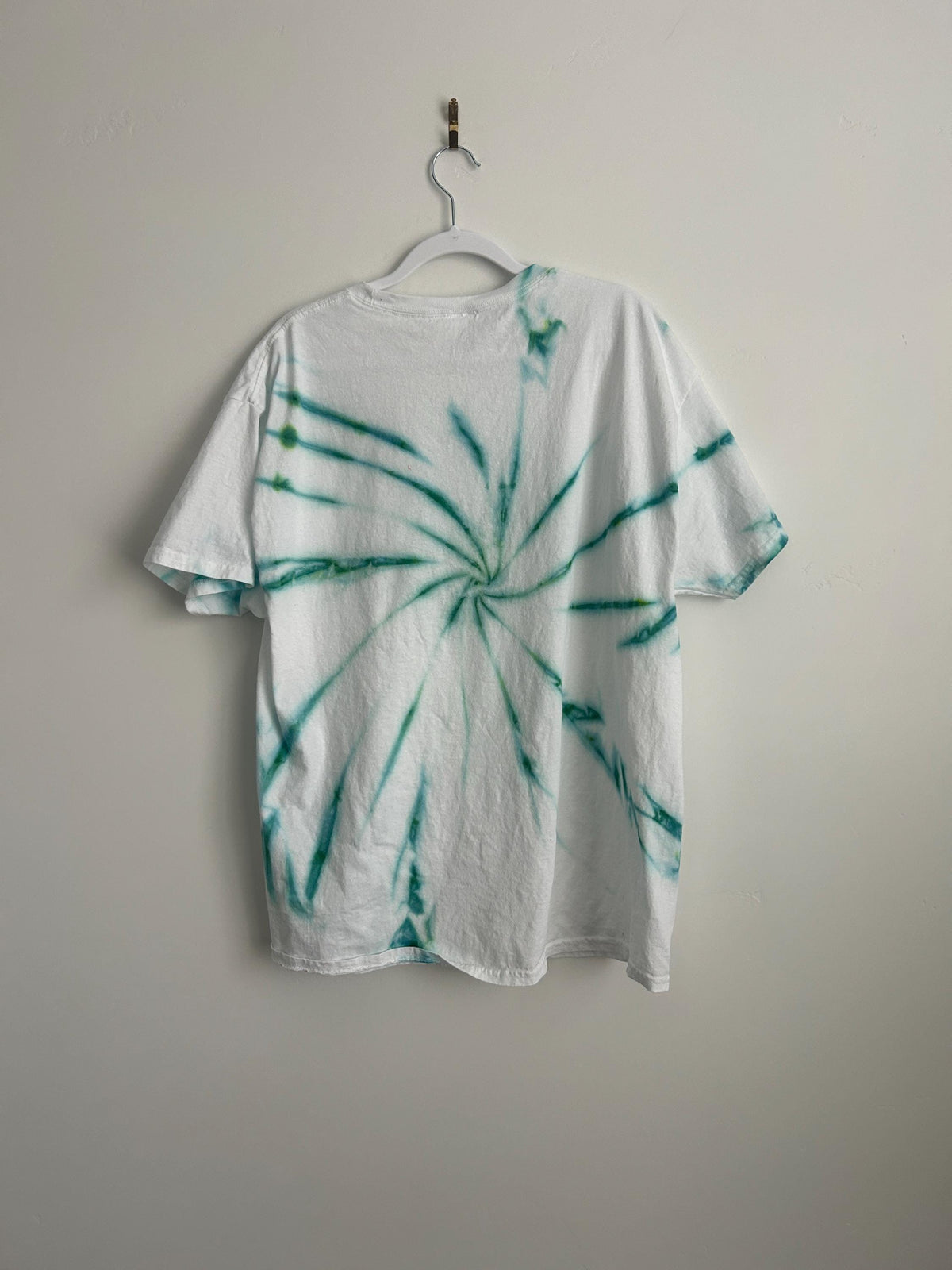 Hand-Dyed Teal Burst Tie-Dye Shirt – Unisex XL | Minimalist Ice-Dye Tee