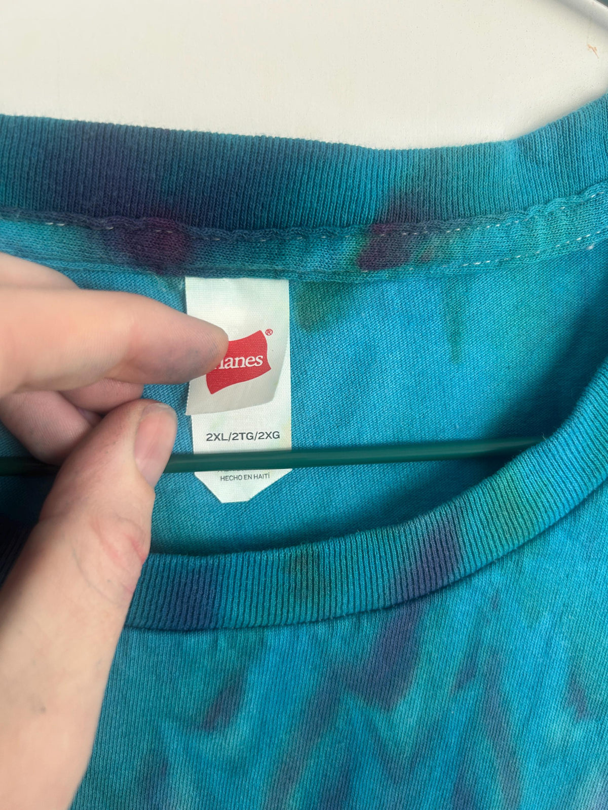 Close-up of the Hanes tag showing size 2XL
