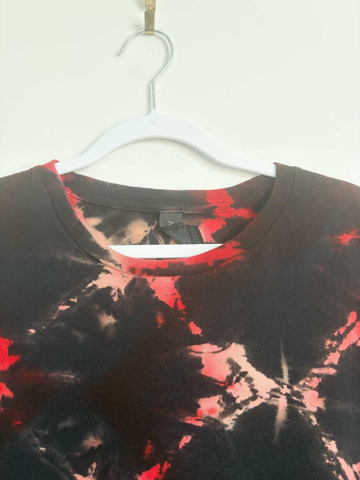Close up of neckline and collar on black and red shibori tie dye t-shirt
