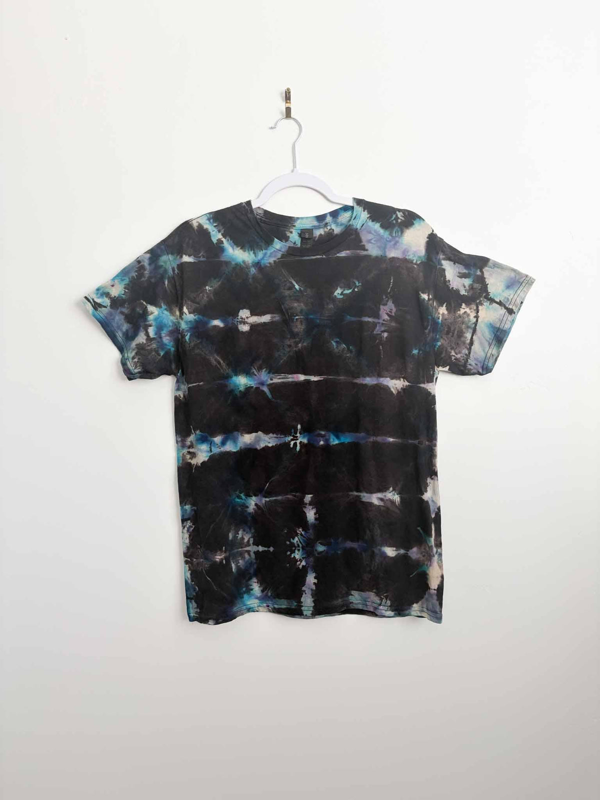 Medium Reverse Tie Dye T-Shirt, Blue Purple Teal on Black, Shibori Stripe Pattern, Gildan Light Cotton Bleach Dye Tee