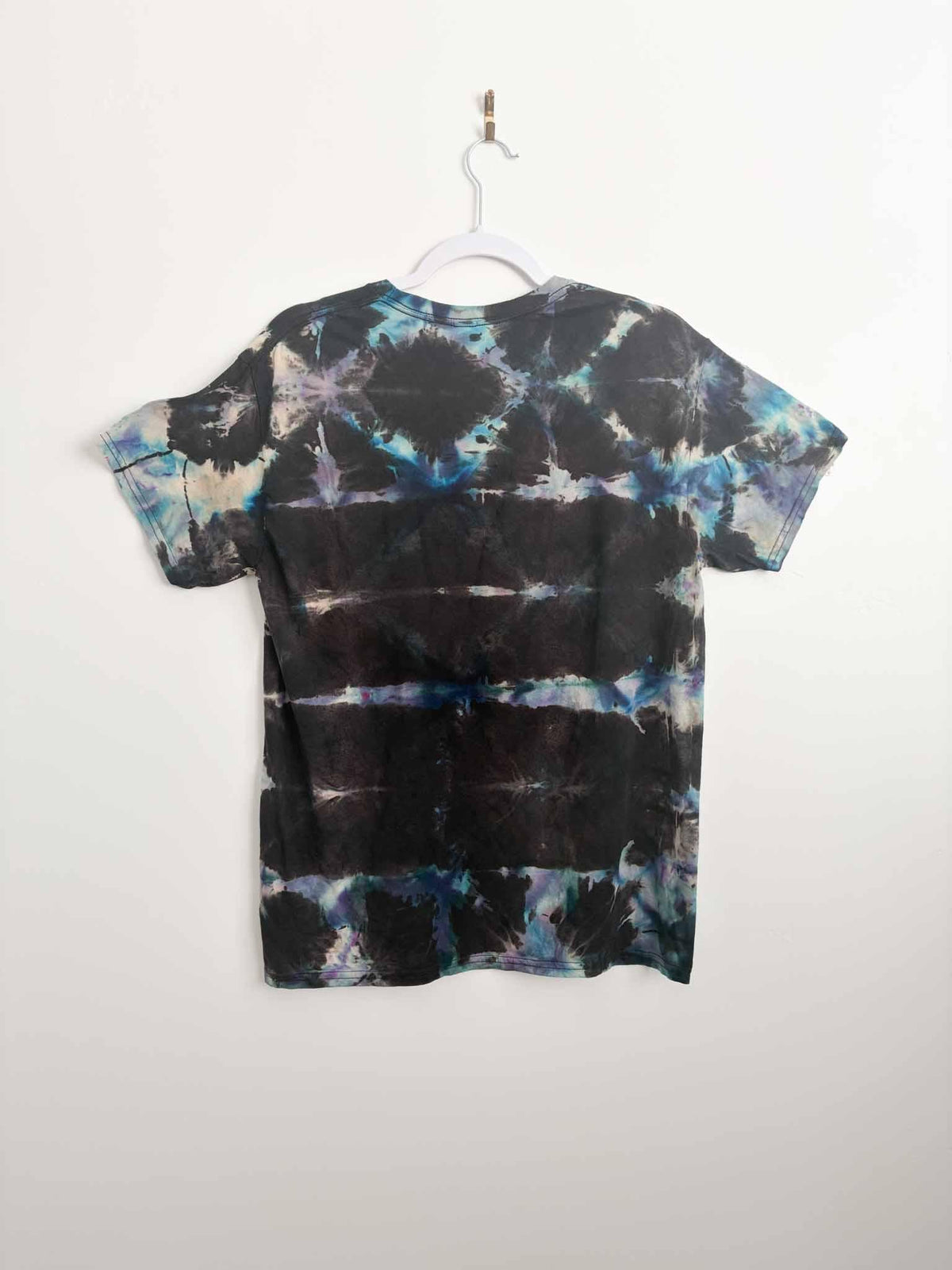 Medium Reverse Tie Dye T-Shirt, Blue Purple Teal on Black, Shibori Stripe Pattern, Gildan Light Cotton Bleach Dye Tee